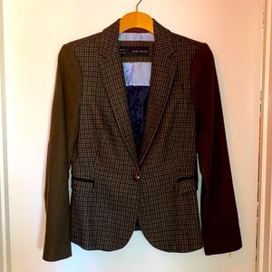 LIKE NEW, Zara tweed Blazer with navy velvet elbow patches. The details are👌🏾!